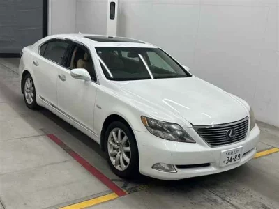 Lexus LS  с аукциона в Японии