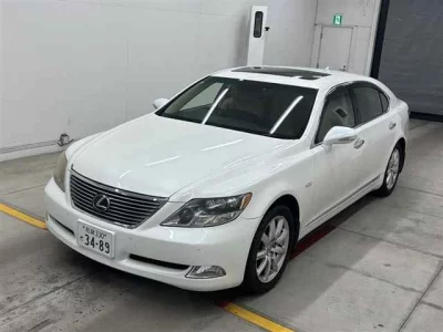 Lexus LS  с аукциона в Японии