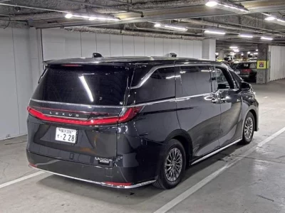 Lexus LM  с аукциона в Японии