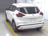 Nissan KICKS лот № 1046 оценка 4.5  с аукциона в Японии 1
