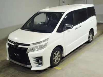Toyota VOXY  с аукциона в Японии