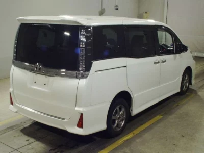 Toyota VOXY  с аукциона в Японии