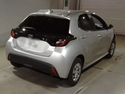 Toyota YARIS  с аукциона в Японии