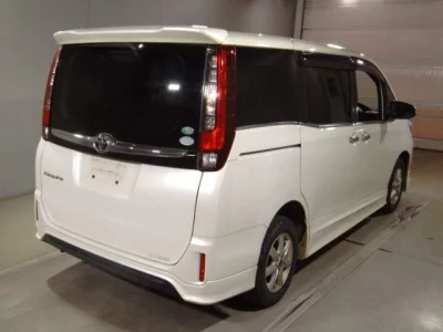 Toyota ESQUIRE  с аукциона в Японии