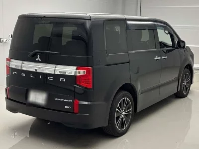 Mitsubishi DELICA D5
