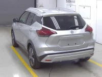 Nissan KICKS лот № 1053 оценка 4.5  с аукциона в Японии 1