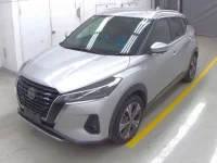 Nissan KICKS лот № 1053 оценка 4.5  с аукциона в Японии 2