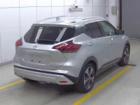 Nissan KICKS лот № 1053 оценка 4.5  с аукциона в Японии 3