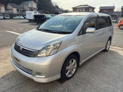 Toyota ISIS  с аукциона в Японии