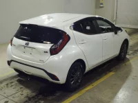 Toyota AQUA лот № 6084 оценка R  с аукциона в Японии 1