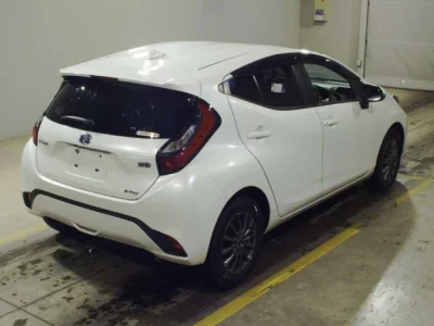 Toyota AQUA  с аукциона в Японии