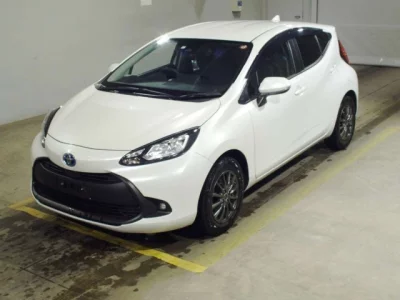 Toyota AQUA  с аукциона в Японии
