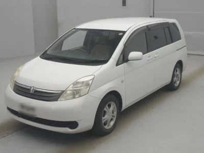 Toyota ISIS  с аукциона в Японии