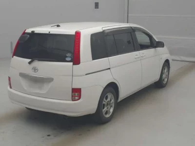 Toyota ISIS  с аукциона в Японии