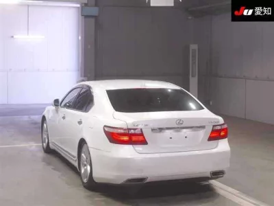 Lexus LS  с аукциона в Японии