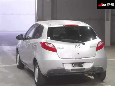 Mazda DEMIO  с аукциона в Японии