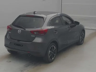 Mazda MAZDA2  с аукциона в Японии