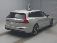 Volvo V60 лот № 21506 оценка 4  с аукциона в Японии 1