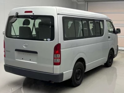 Toyota HIACE  с аукциона в Японии