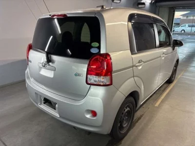 Toyota PORTE  с аукциона в Японии