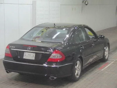 Mercedes-Benz E CLASS  с аукциона в Японии