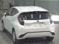 Toyota AQUA лот № 2030 оценка 4  с аукциона в Японии 1