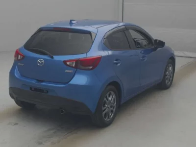 Mazda DEMIO  с аукциона в Японии