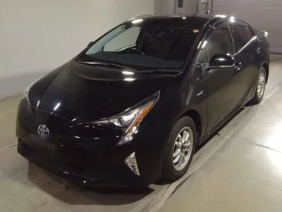 Toyota PRIUS  с аукциона в Японии