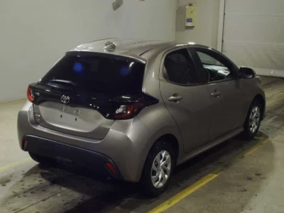 Toyota YARIS  с аукциона в Японии