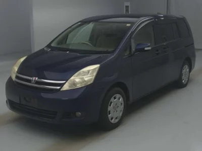 Toyota ISIS  с аукциона в Японии