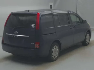 Toyota ISIS  с аукциона в Японии