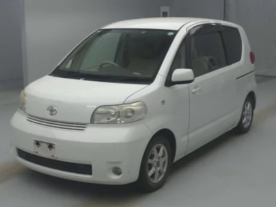 Toyota PORTE  с аукциона в Японии