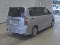Toyota NOAH лот № 1806 оценка 3  с аукциона в Японии 1