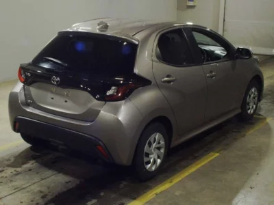 Toyota YARIS  с аукциона в Японии