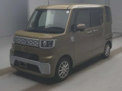 Toyota PIXIS MEGA  с аукциона в Японии