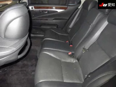 Lexus LS  с аукциона в Японии