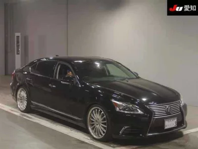 Lexus LS  с аукциона в Японии