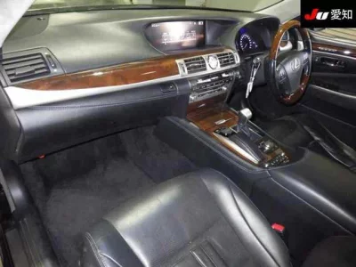 Lexus LS  с аукциона в Японии