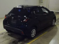 Toyota YARIS лот № 8 оценка R  с аукциона в Японии 1