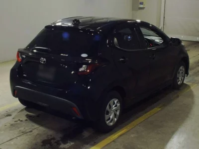 Toyota YARIS  с аукциона в Японии