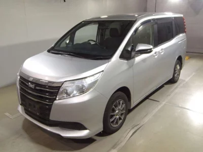 Toyota NOAH  с аукциона в Японии