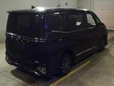 Toyota VOXY  с аукциона в Японии