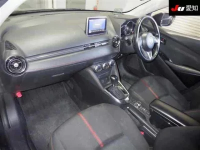 Mazda DEMIO  с аукциона в Японии