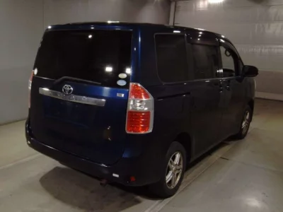Toyota NOAH  с аукциона в Японии