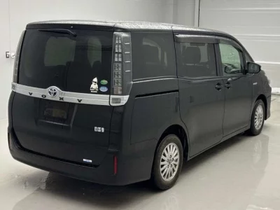 Toyota VOXY  с аукциона в Японии