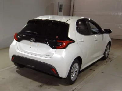Toyota YARIS  с аукциона в Японии