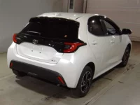 Toyota YARIS лот № 136 оценка 3.5  с аукциона в Японии 1