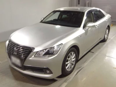 Toyota CROWN  с аукциона в Японии