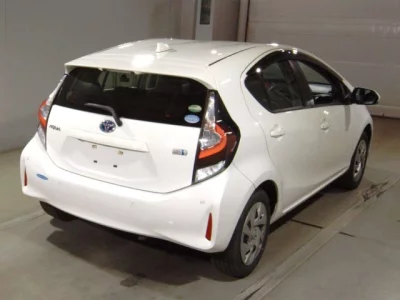 Toyota AQUA  с аукциона в Японии
