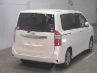 Toyota NOAH лот № 2118 оценка 3.5  с аукциона в Японии 3